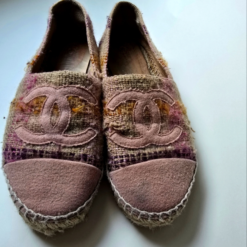 PLEASE READ DESCRIPTION BEFORE BUYING;  AUTHENTIC CHANEL PINK ESPADRILLES.